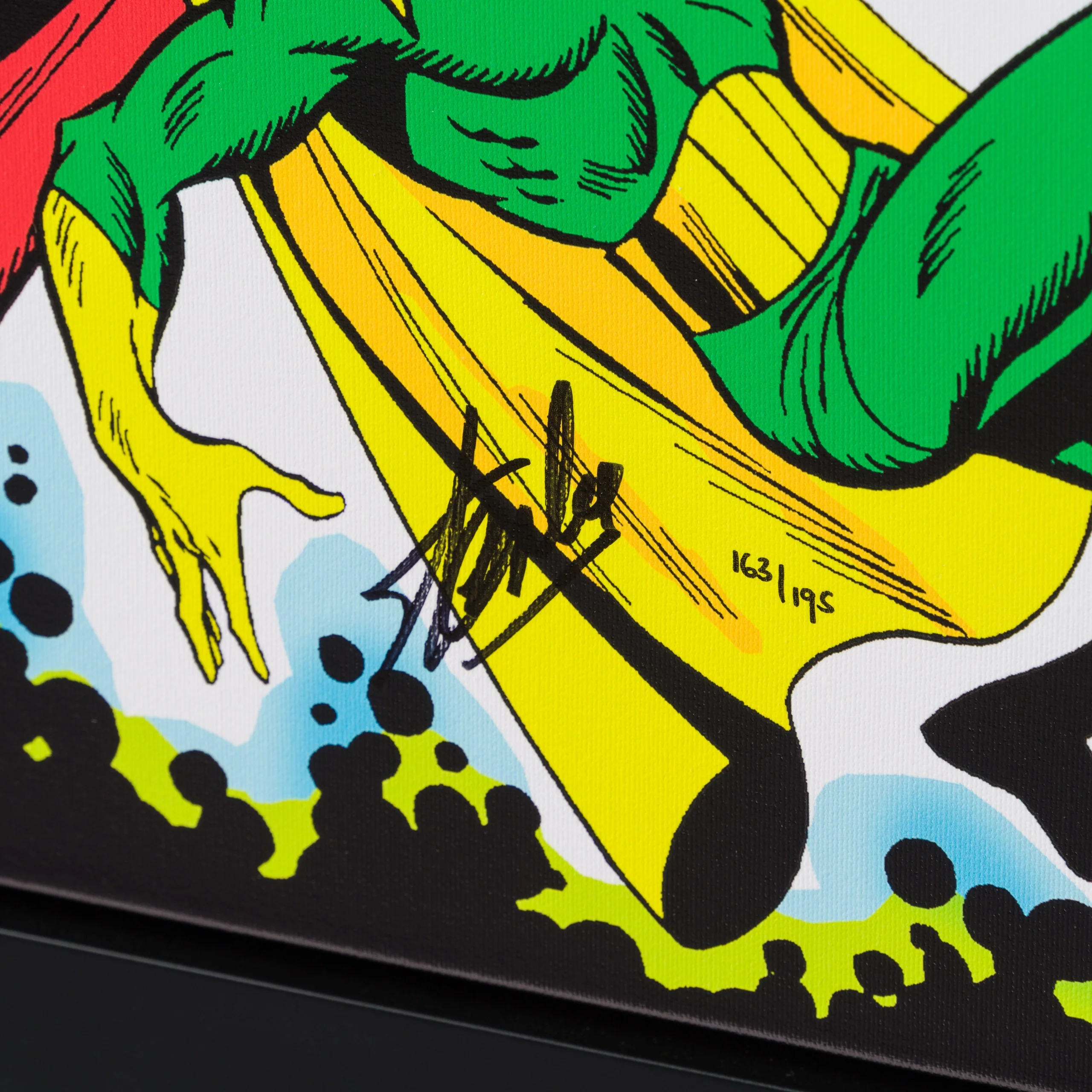The Mighty Avengers #67 - Die, Avengers Die! | Boxed Canvas Edition  | Hand-signed by Stan Lee - Image 3